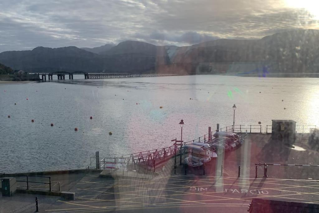 Harbourside 2 Bed Apartment, Barmouth Bridge Views Экстерьер фото